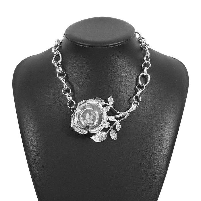 Bold floral chain necklace with sculpted rose pendant – Anasdi
