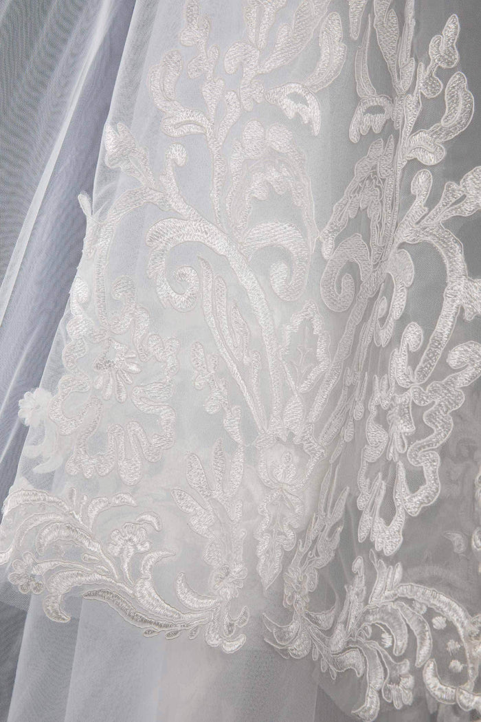 One-tier Lace Edge Tulle Lace Cathedral Veils with Appliques CV0287 - COCOMELODY