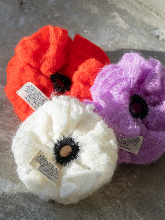Airy knit chou-chou