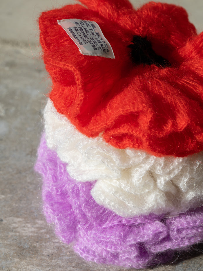 Airy knit chou-chou