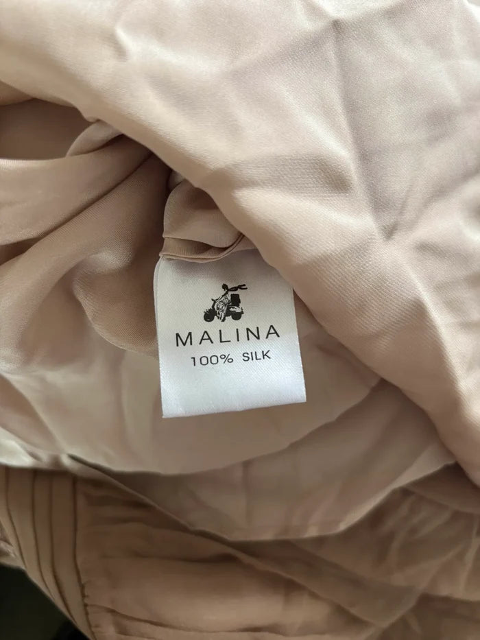 By Malina-sidenklänning NWOT