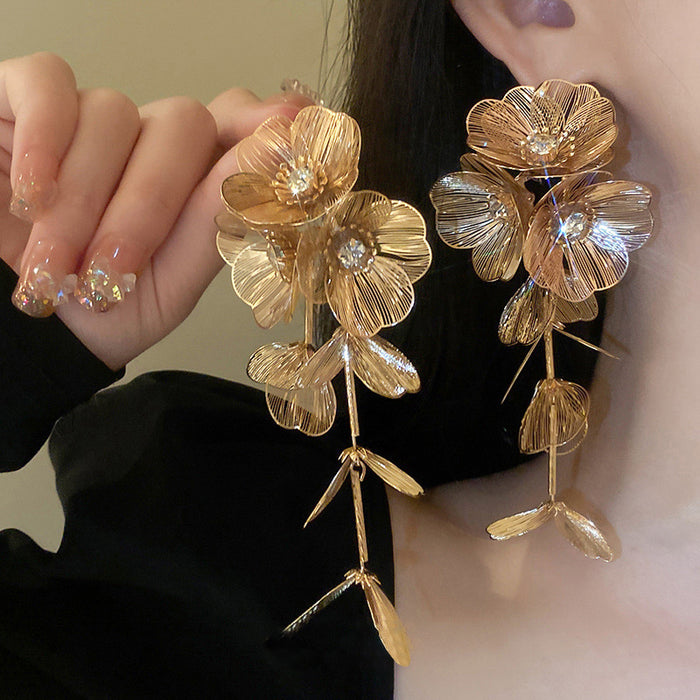 Cascading floral earring with crystal center – Broki