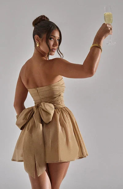 Harper - Elegant Women's Wedding Guest Dress with Strapless Neckline and Flared Skirt