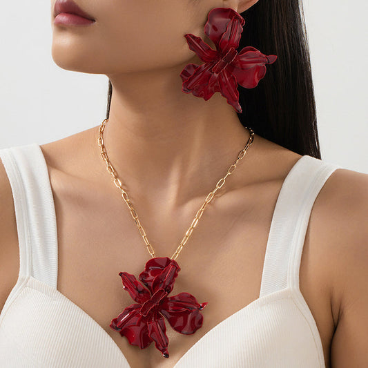 Lacquered floral necklace and earring set in sculpted red - Werti