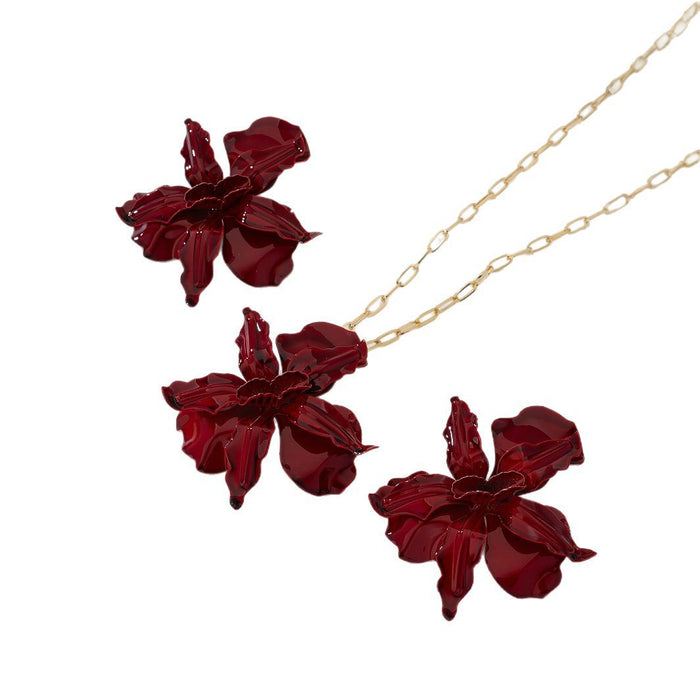 Lacquered floral necklace and earring set in sculpted red - Werti