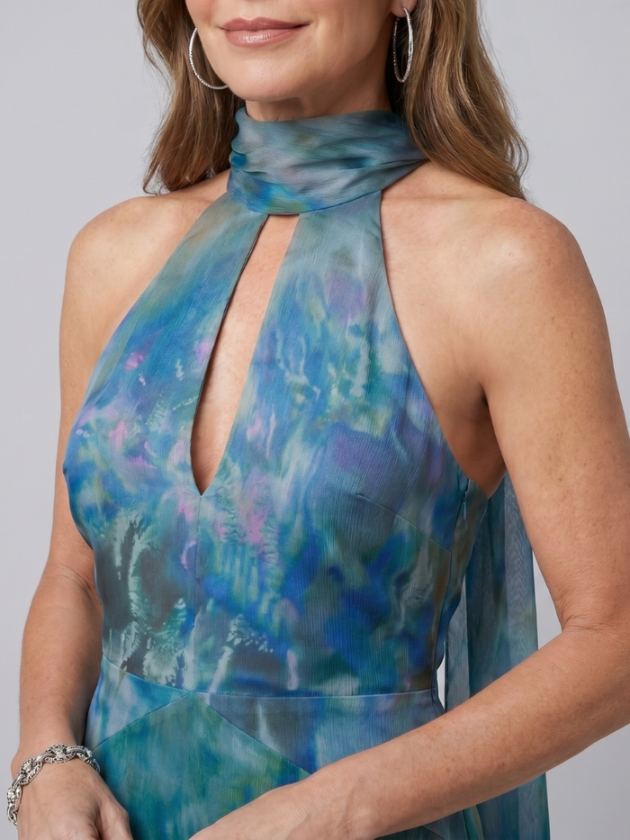 Olivia - Elegant Women's Maxi Dress with Halter Neck and Keyhole Detail