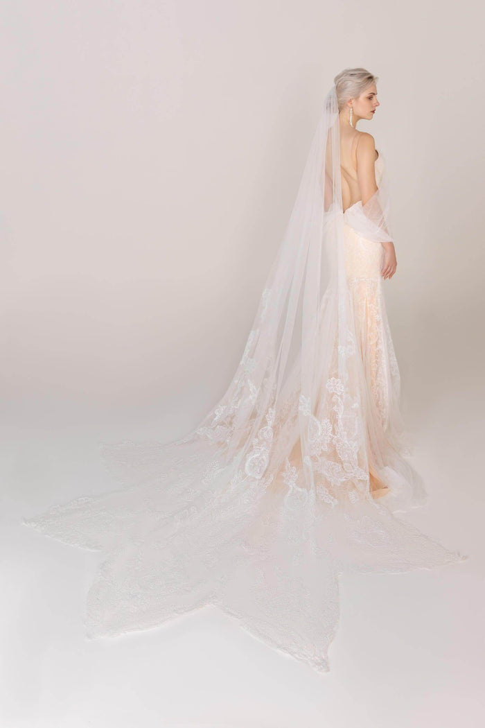 One-tier Lace Edge Tulle Cathedral Veils Appliques CV0245 - COCOMELODY