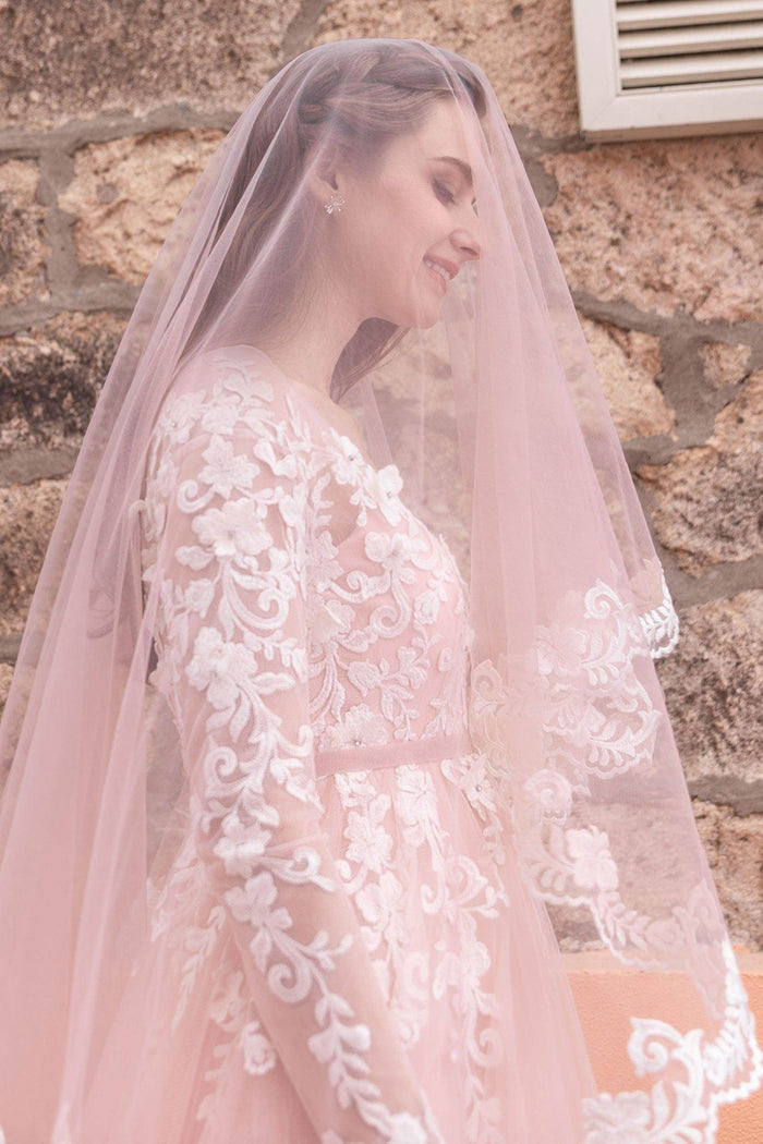 One-tier Lace Edge Tulle Fingertip Veils with Appliques CV0229 - COCOMELODY