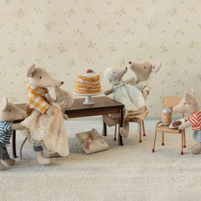Sleepy Wakey Baby Mouse in Gown